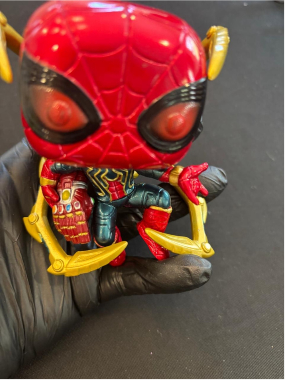 Funko Pop Marvel Iron Spider #574 Endgame + Miles Morales Keychain #N53